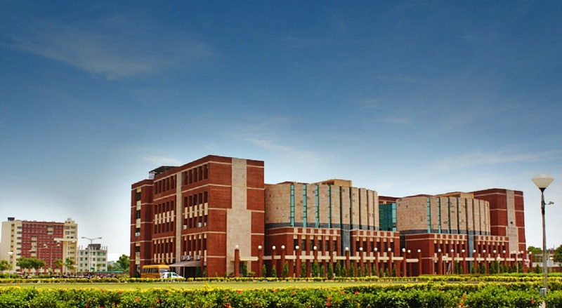 Amity-University-Noida-Img